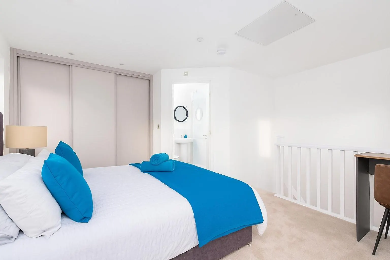 Alt-Stay Leeds, Horsforth - Parking & Ev Plug - King Size Bed - En-Suite'S - Ideal For Contractors & Long Stays