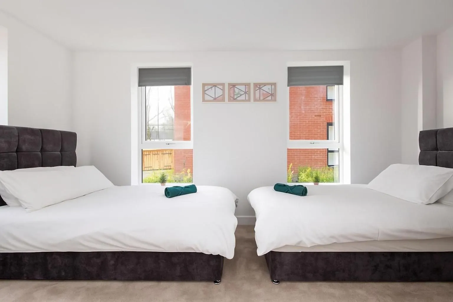 Alt-Stay Leeds, Horsforth - Parking & Ev Plug - King Size Bed - En-Suite'S - Ideal For Contractors & Long Stays